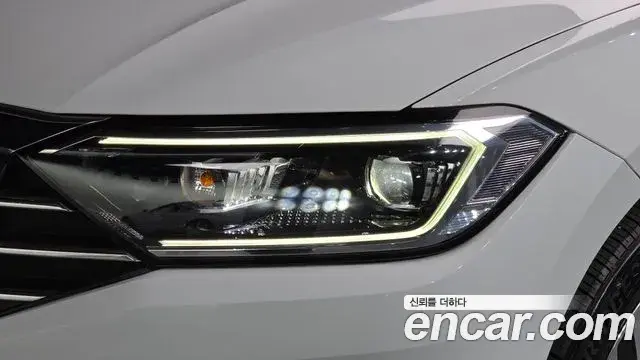 Volkswagen Jetta 2021 — Photo 9/33