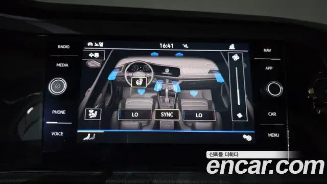 Volkswagen Jetta 2021 — Photo 15/33