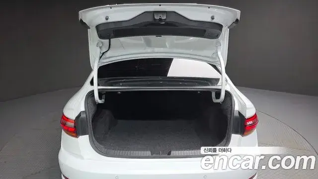 Volkswagen Jetta 2021 — Photo 21/33