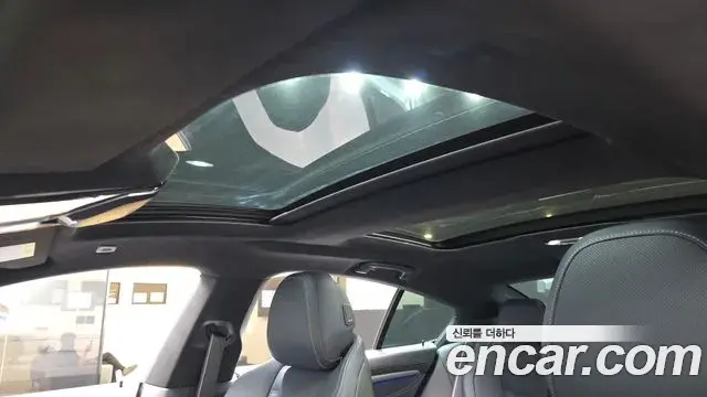 BMW 8 Series 2025 — Şəkil 18/20