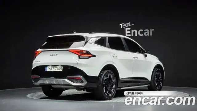 Kia Sportage 2022 — Фото 2/20