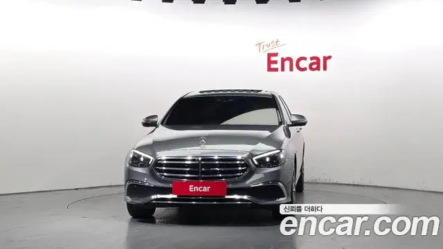 Mercedes-Benz E-Class 2021 — Photo 3/20