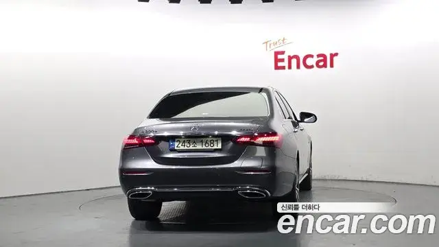 Mercedes-Benz E-Class 2021 — Photo 4/20