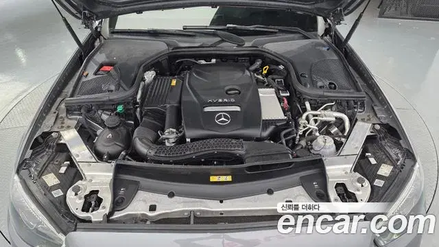 Mercedes-Benz E-Class 2021 — Photo 6/20