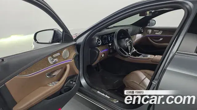 Mercedes-Benz E-Class 2021 — Photo 10/20