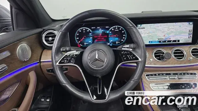 Mercedes-Benz E-Class 2021 — Photo 13/20