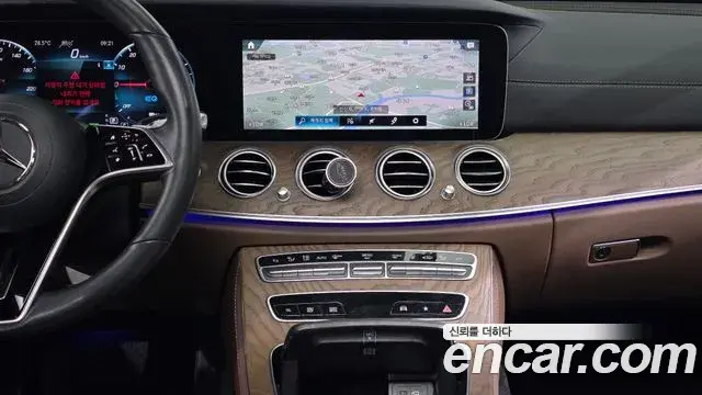 Mercedes-Benz E-Class 2021 — Photo 19/20