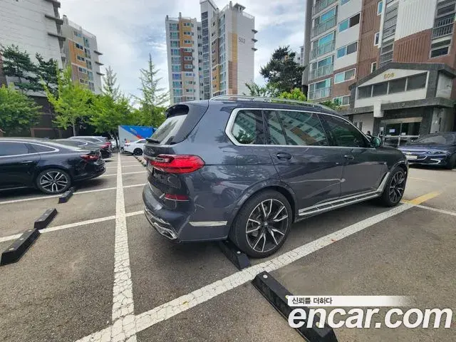 BMW X7 2021 — Фото 4/20