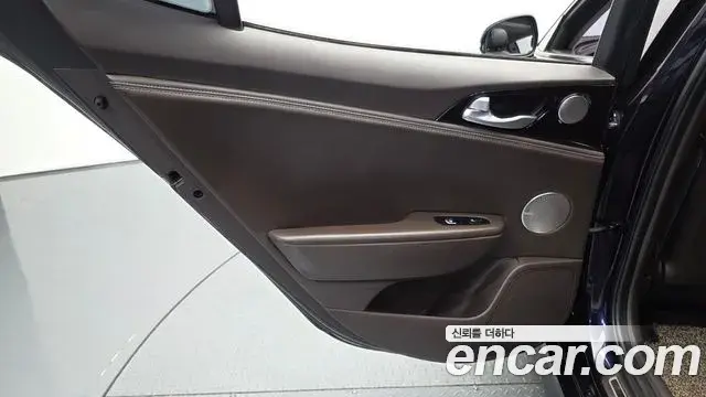 Kia Stinger 2018 — Photo 12/32