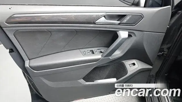 Volkswagen Tiguan 2018 — Şəkil 18/34