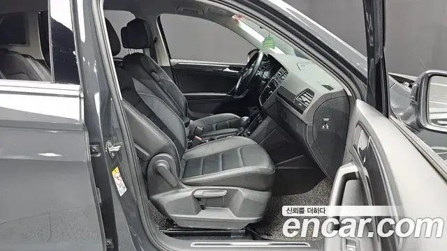 Volkswagen Tiguan 2018 — Şəkil 34/34