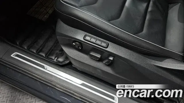 Volkswagen Tiguan 2018 — Şəkil 30/34