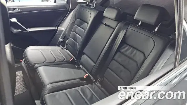 Volkswagen Tiguan 2018 — Şəkil 26/34