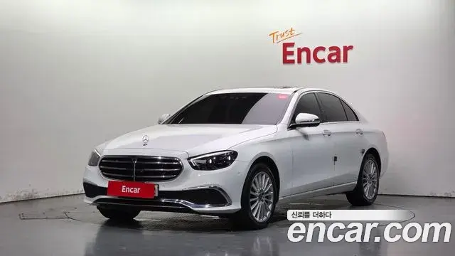 Mercedes-Benz E-Class 2023 — Фото 1/20
