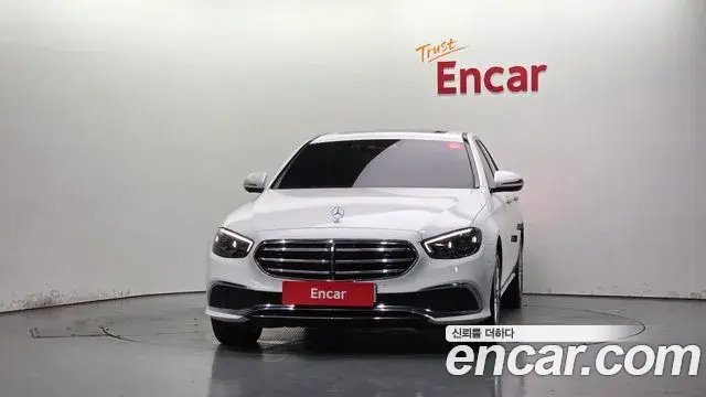 Mercedes-Benz E-Class 2023 — Фото 3/20