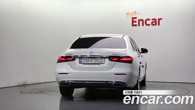 Mercedes-Benz E-Class 2023 — Фото 4/20