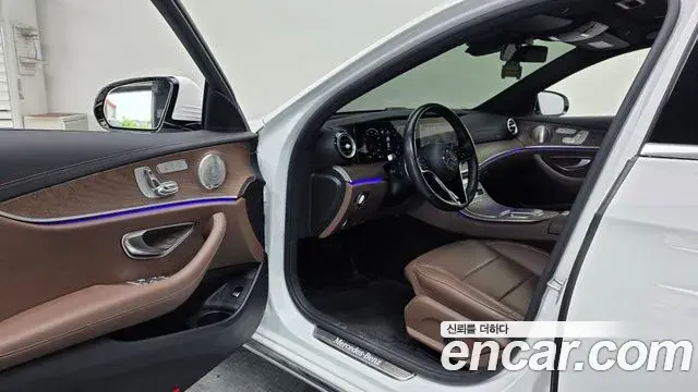 Mercedes-Benz E-Class 2023 — Фото 10/20