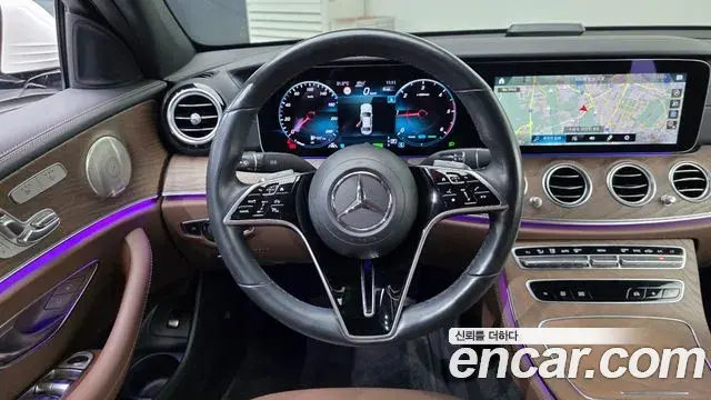 Mercedes-Benz E-Class 2023 — Фото 13/20