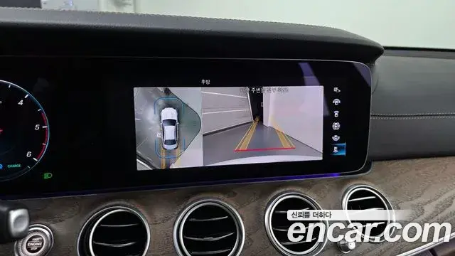 Mercedes-Benz E-Class 2023 — Фото 15/20