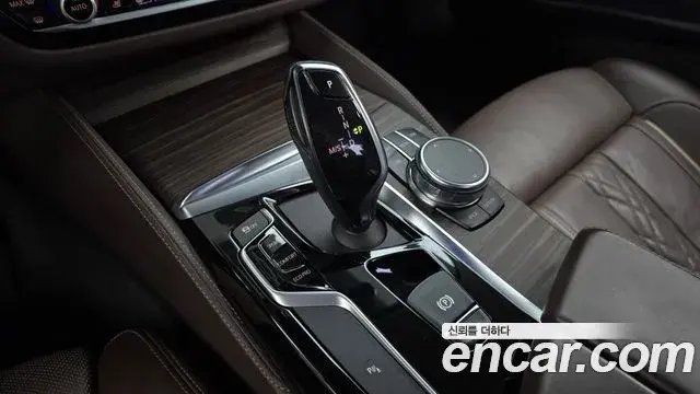 BMW 5 Series 2018 — Фото 9/20