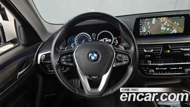 BMW 5 Series 2018 — Фото 13/20