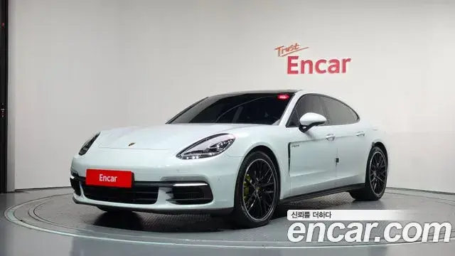 Porsche Panamera 2018 — Фото 1/20