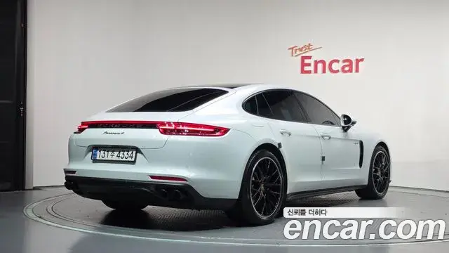Porsche Panamera 2018 — Фото 2/20