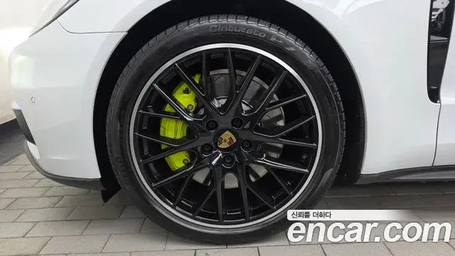 Porsche Panamera 2018 — Фото 5/20