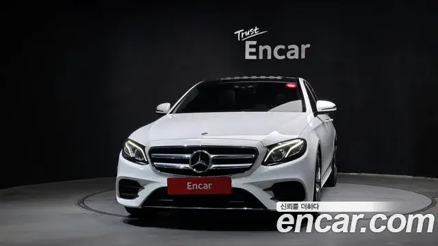 Mercedes-Benz E-Class 2019 — Фото 20/20
