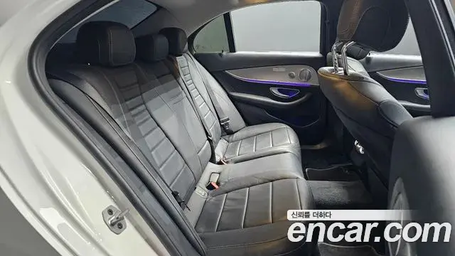 Mercedes-Benz E-Class 2019 — Фото 10/20