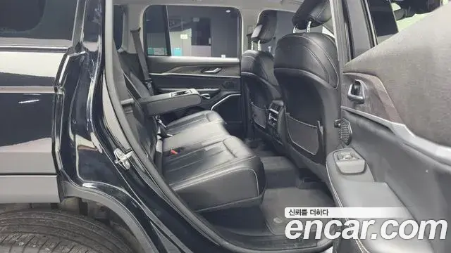 Jeep Grand Cherokee 2023 — Фото 12/20