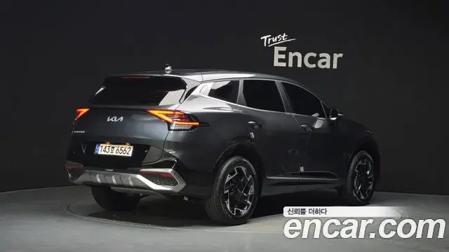 Kia Sportage 2021 — Фото 1/20
