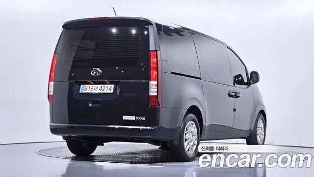 Hyundai Staria 2023 — Фото 2/20
