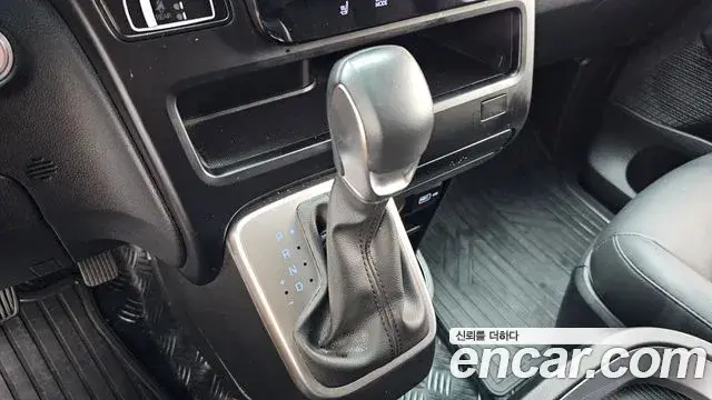 Hyundai Staria 2023 — Фото 9/20