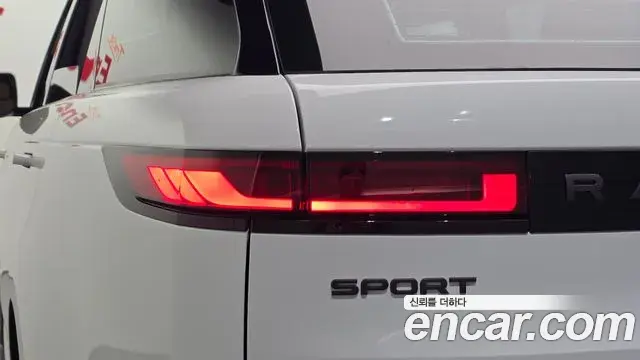 Land Rover Range Rover Sport 2026 — Фото 19/20