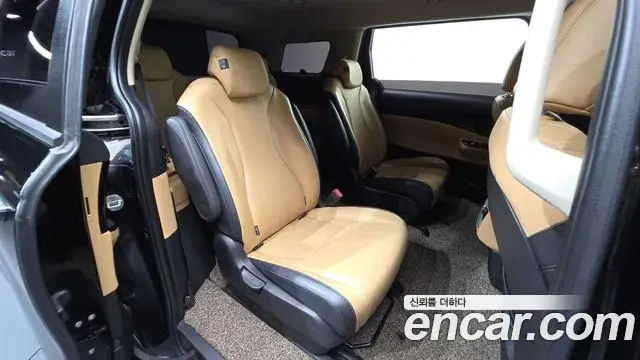 Kia Carnival 2023 — Фото 12/20