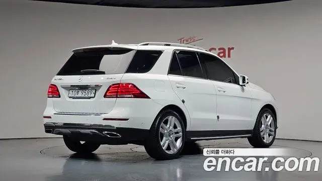 Mercedes-Benz GLE-Class 2018 — ფოტო 2/34