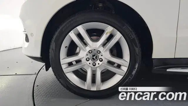 Mercedes-Benz GLE-Class 2018 — ფოტო 24/34