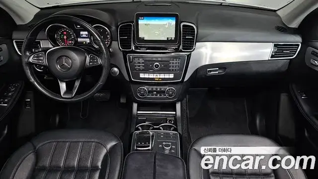Mercedes-Benz GLE-Class 2018 — ფოტო 30/34