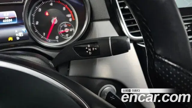 Mercedes-Benz GLE-Class 2018 — ფოტო 32/34