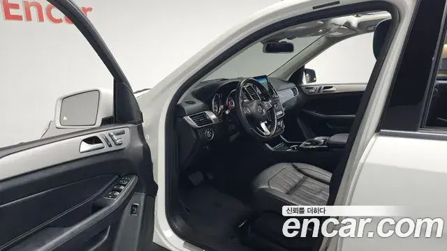 Mercedes-Benz GLE-Class 2018 — ფოტო 17/34