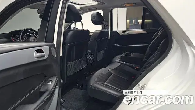 Mercedes-Benz GLE-Class 2018 — ფოტო 29/34