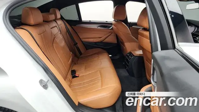 BMW 5 Series 2018 — Фото 11/20