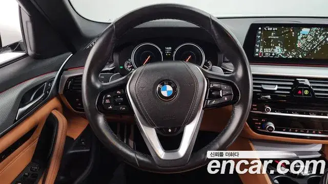 BMW 5 Series 2018 — Фото 12/20