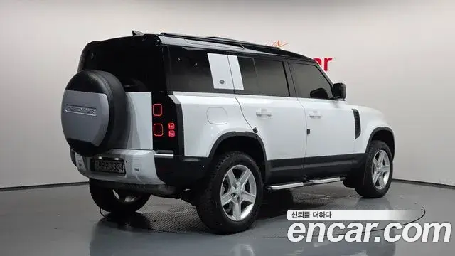 Land Rover Defender 2020 — Фото 2/20