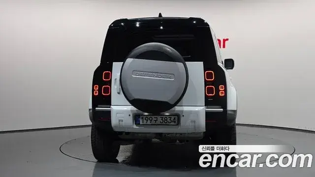 Land Rover Defender 2020 — Фото 4/20