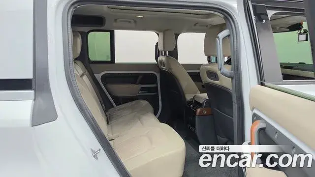 Land Rover Defender 2020 — Фото 11/20