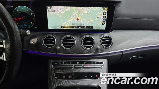 Mercedes-Benz E-Class 2023 — Фото 14/20