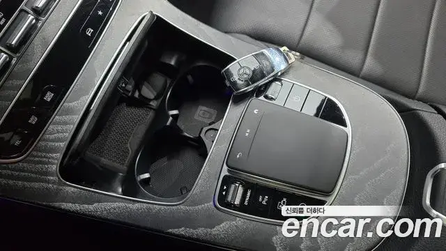 Mercedes-Benz E-Class 2023 — Фото 18/20