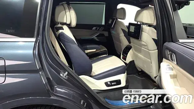 BMW X7 2022 — Фото 11/20